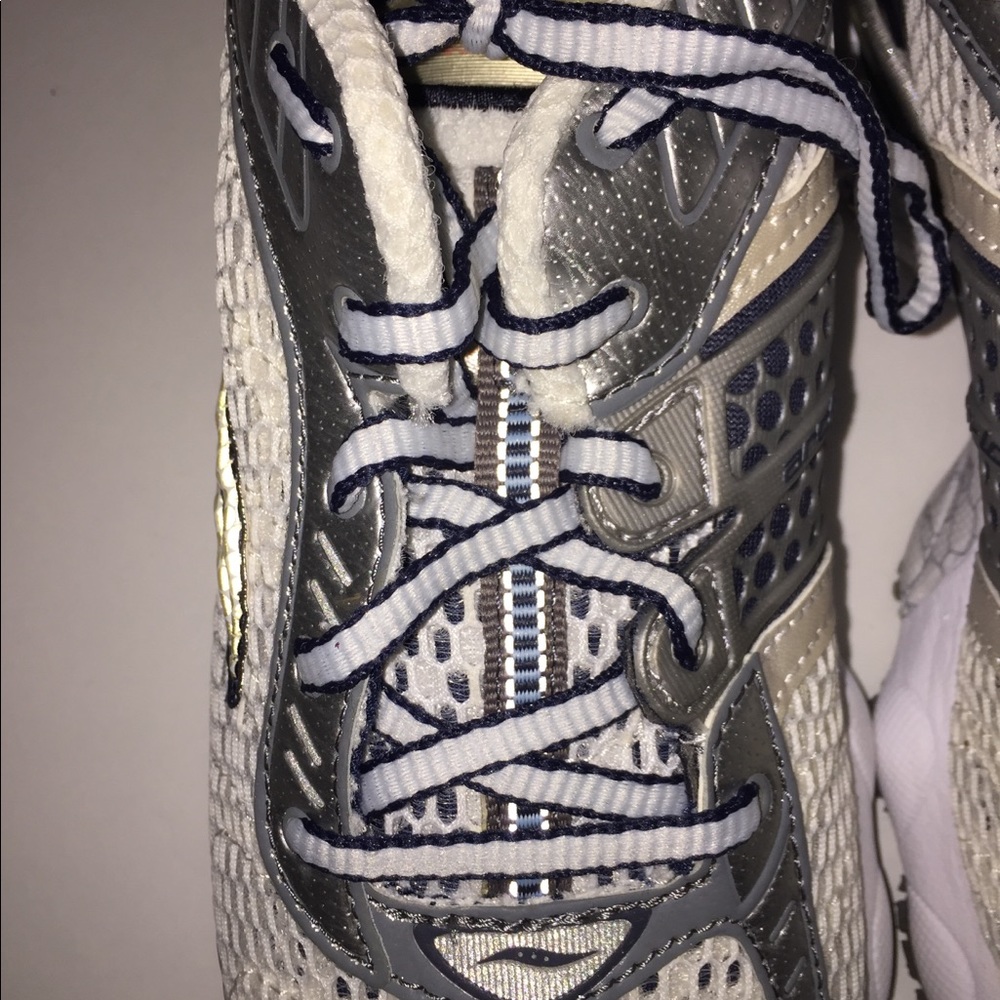 🤾‍♀️BRAND NEW Saucony Sneakers - Picture 3 of 6